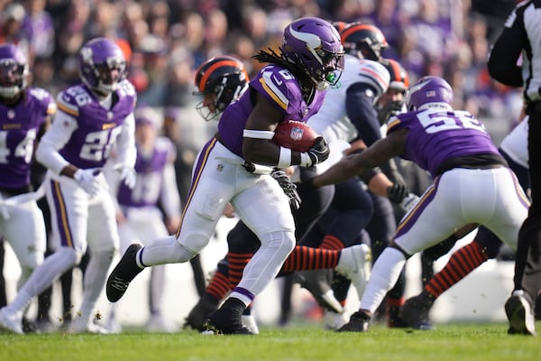 Minnesota Vikings linebacker Brian Asamoah II (6) runs back after recovering the ball on a blocked punt during the first half of an NFL football game against the Minnesota Vikings, Sunday, Nov. 24, 2024, in Chicago. (AP Photo/Erin Hooley)