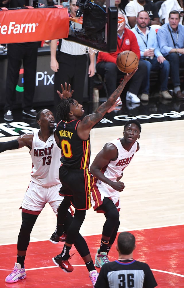 Hawks-Heat playoff photo