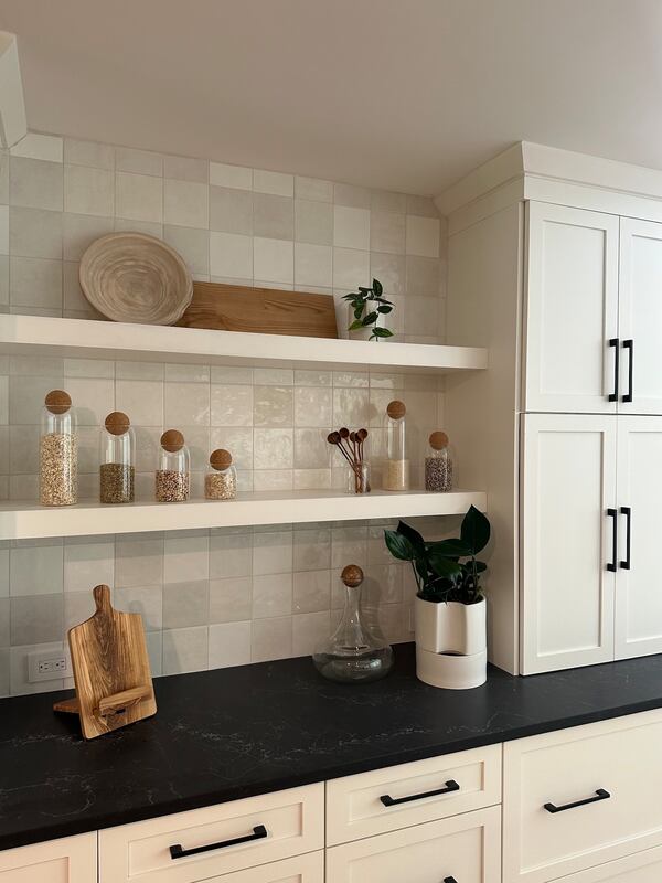 Shelfies work in many contexts and lend beauty and harmony to any space as in this kitchen shelfie from Gabriela Eisenhart of Silo Studio Design.
(Courtesy of Silo Studio Design)