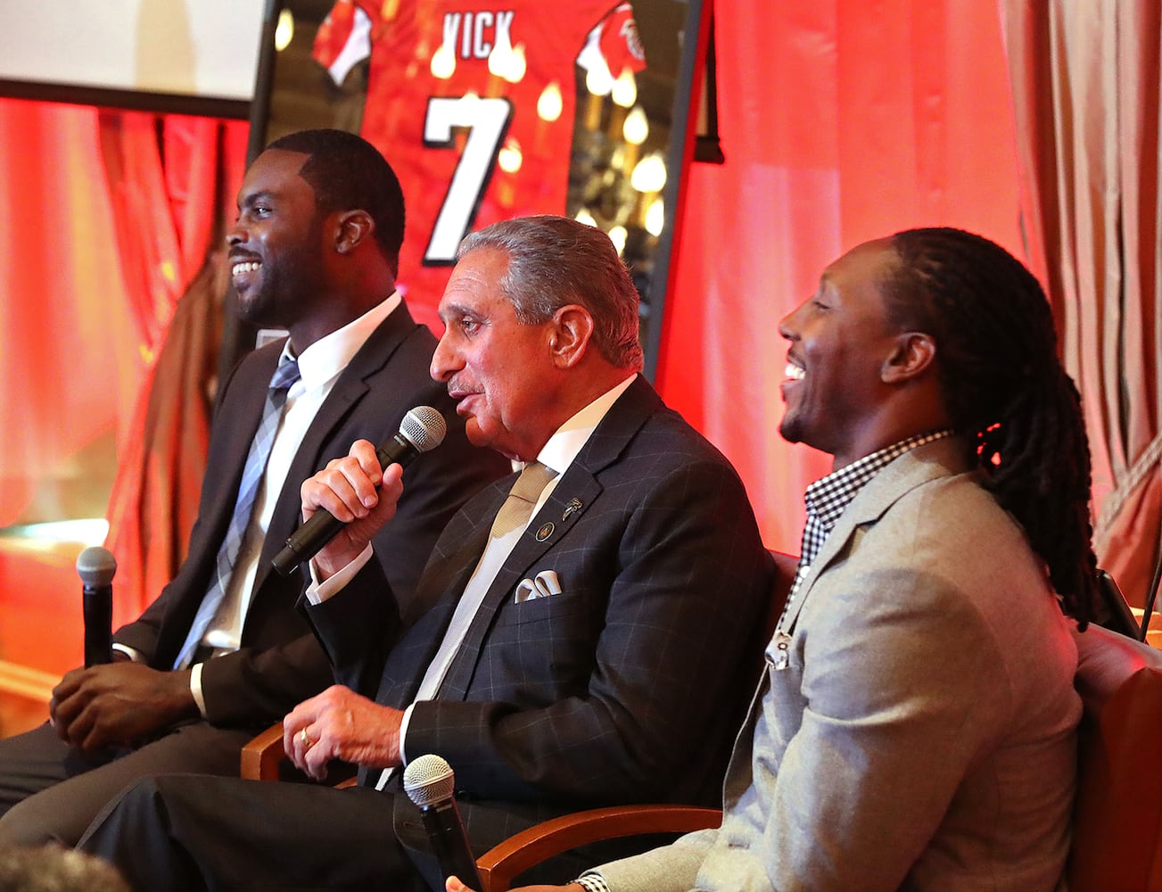 Photos: Falcons honor retirements of Michael Vick, Roddy White