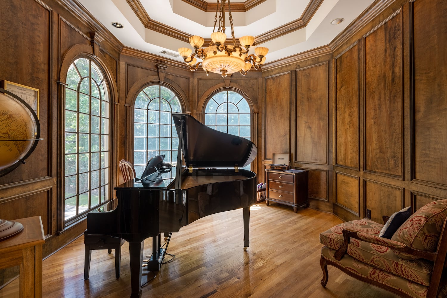 Luxurious Atlanta estate going to auction is both a ranch and a vineyard