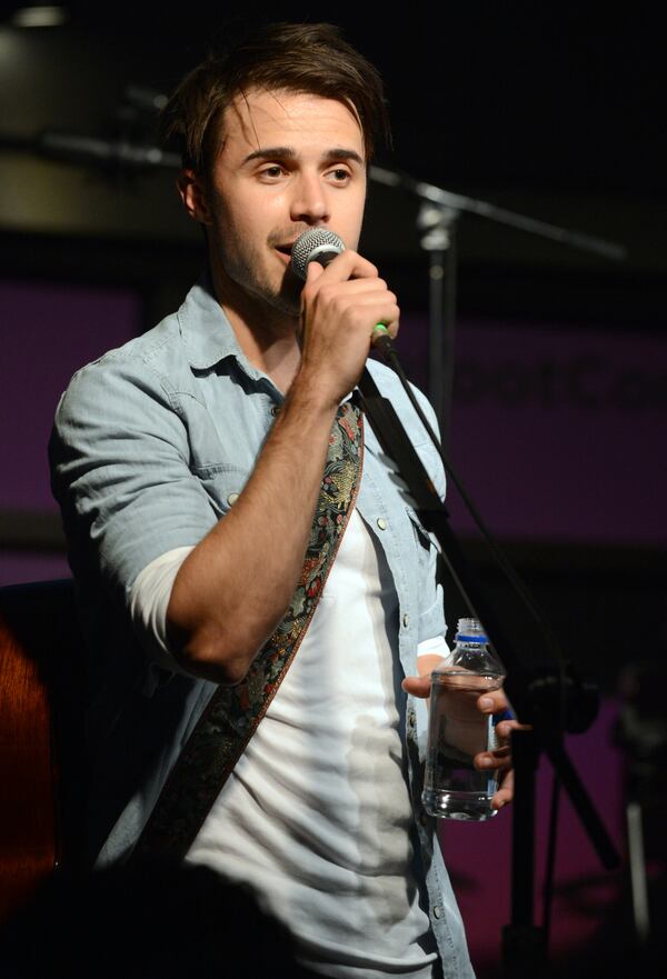 NASHVILLE, TN - APRIL 01: Singer-songwriter Kris Allen performs at the Soles4Souls charity concert, sponsored by Barefoot Wine & Bubbly at the Bridge Building on April 1, 2014 in Nashville, Tennessee. (Photo by Jason Davis/Getty Images for Barefoot Wines) NASHVILLE, TN - APRIL 01: Singer-songwriter Kris Allen performs at the Soles4Souls charity concert, sponsored by Barefoot Wine & Bubbly at the Bridge Building on April 1, 2014 in Nashville, Tennessee. (Photo by Jason Davis/Getty Images for Barefoot Wines)