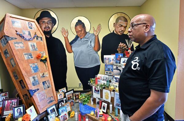 Skipp Townsend, executive director of the nonprofit gang-intervention organization 2nd Call, at a memorial for victims of police shootings created by students at an alternative high school in South-Central Los Angeles. HYOSUB SHIN / Hyosub.Shin@ajc.com)