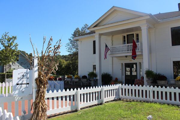 Enjoy a family-style meal at Miss Mary Bobo’s Boarding House Restaurant. Contributed by Tennessee Department of Tourist Development