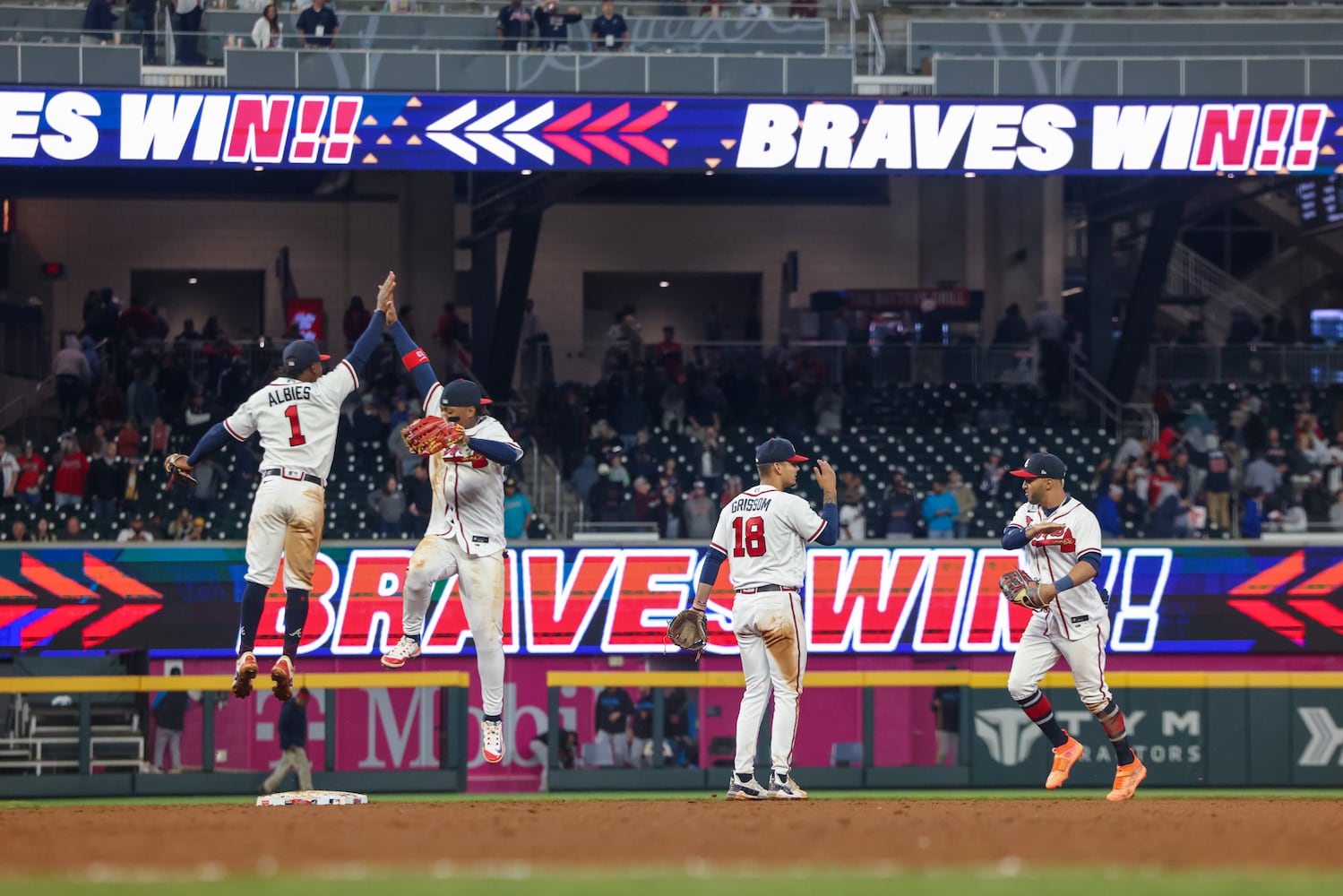 042723 BRAVES PHOTO