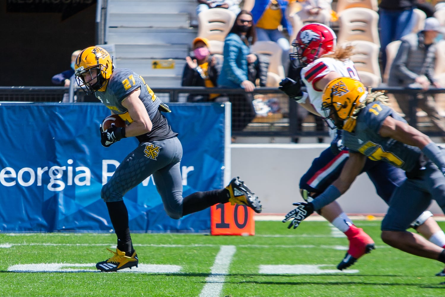 Cade Loden recovers a fumble and runs into the end zone to score for Kennesaw State. CHRISTINA MATACOTTA FOR THE ATLANTA JOURNAL-CONSTITUTION.