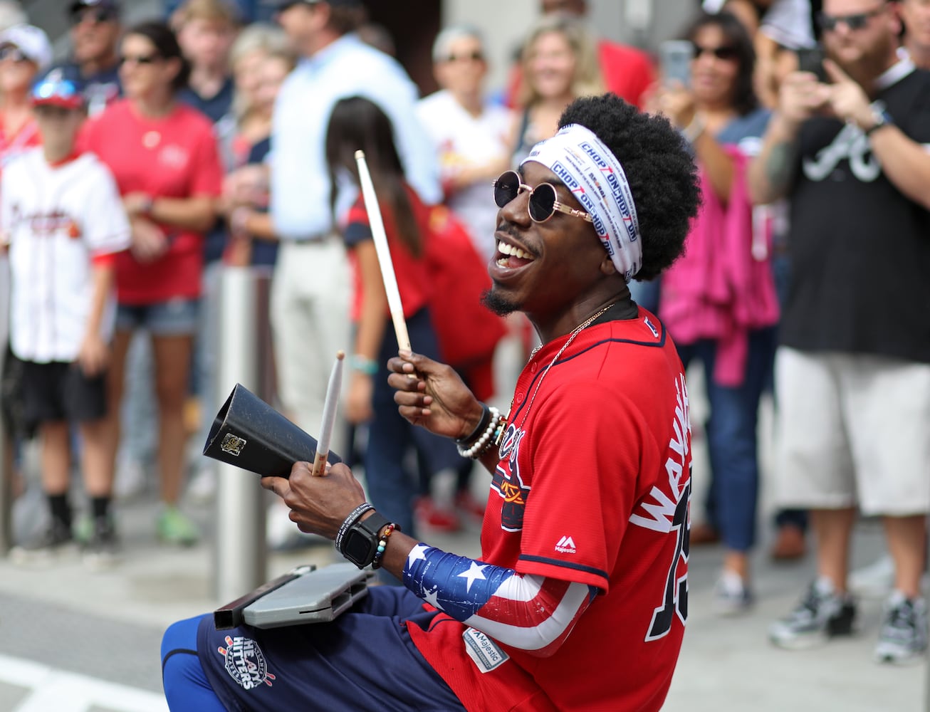 Photos: The scene at the Braves-Cardinals game