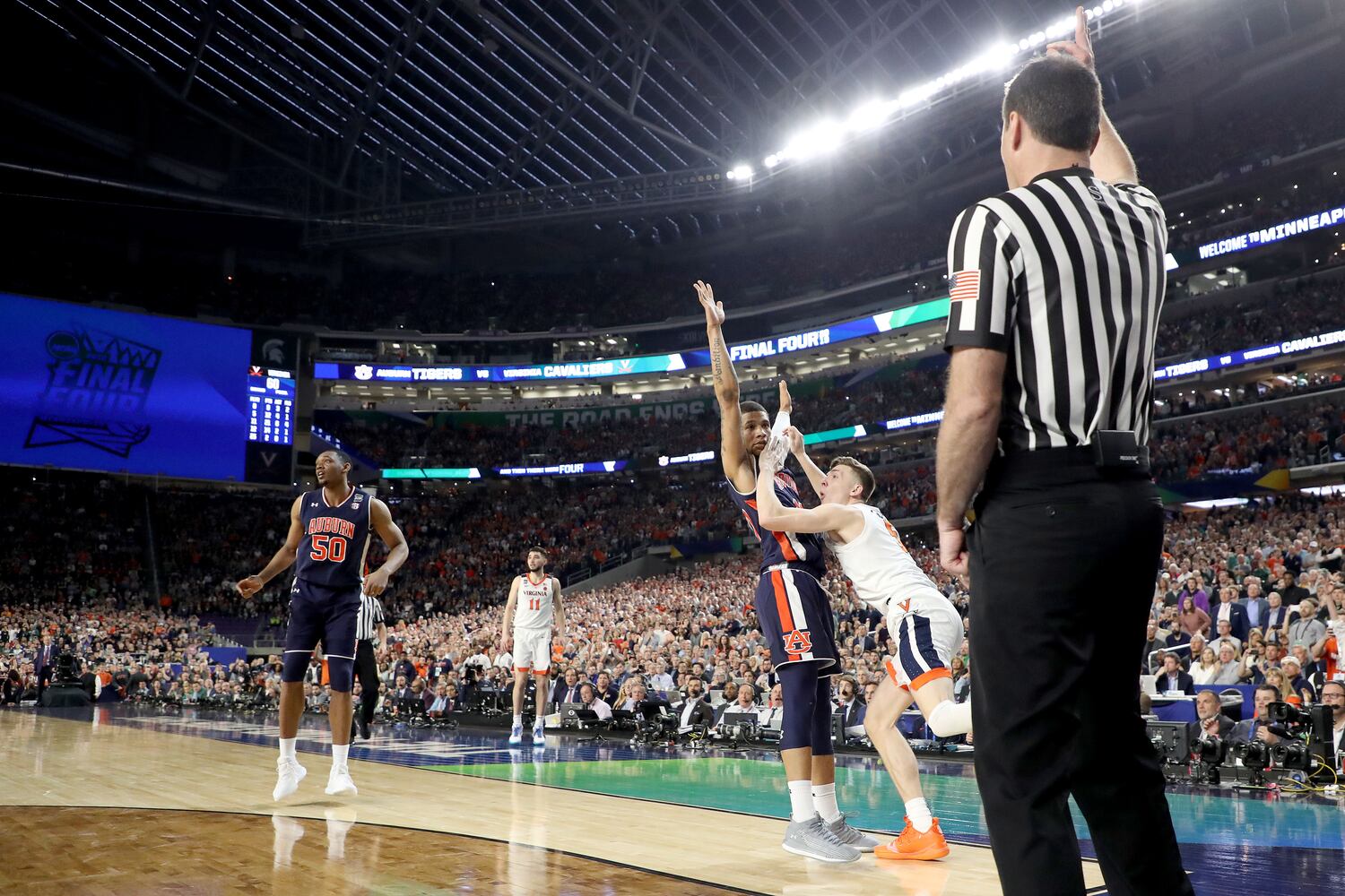 Photos: Did Auburn foul Virginia’s Kyle Guy?