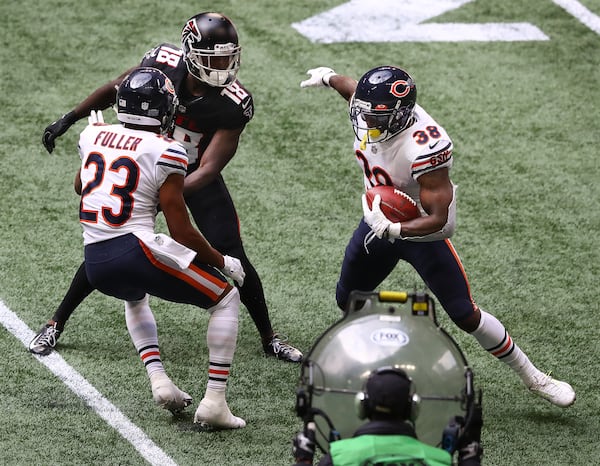 Bears defensive back Tashaun Gipson Sr. intercepts Matt Ryan's pass -intended for Calvin Ridley (18) -  in the final seconds of the fourth quarter Sunday, Sept. 27, 2020, and secure the 30-26 come-from-behind victory over the Falcons at Mercedes-Benz Stadium in Atlanta.  (Curtis Compton / Curtis.Compton@ajc.com)