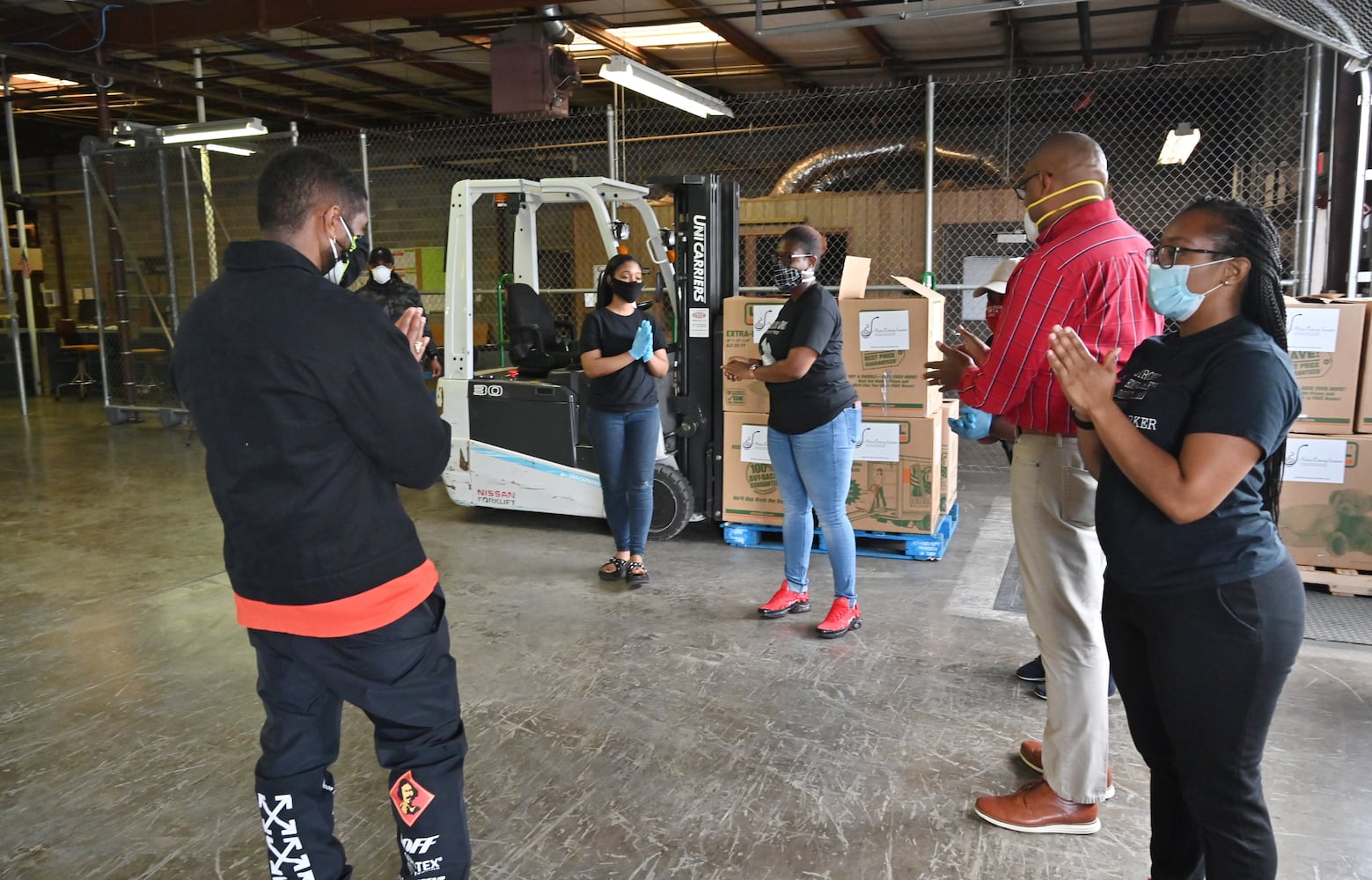 Atlanta’s Usher donates meals to Clayton County residents