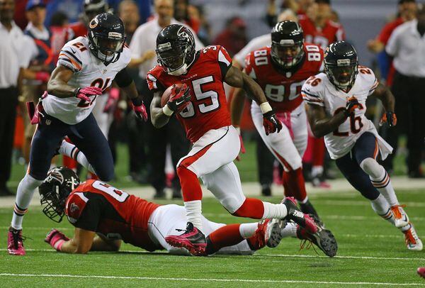 Falcons running back Antone Smith breaks away for a long touchdown run after making a reception against the Bears to cut the lead to 13-10 during the third quarter in their football game on Sunday, Oct. 12, 2014, in Atlanta.