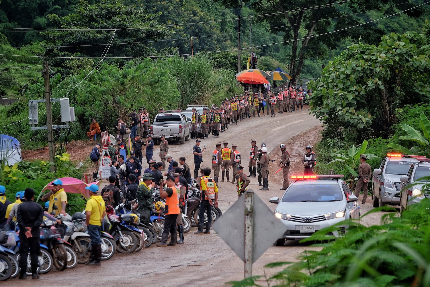 Photos: Rescuers work to free soccer team, coach trapped in Thai cave