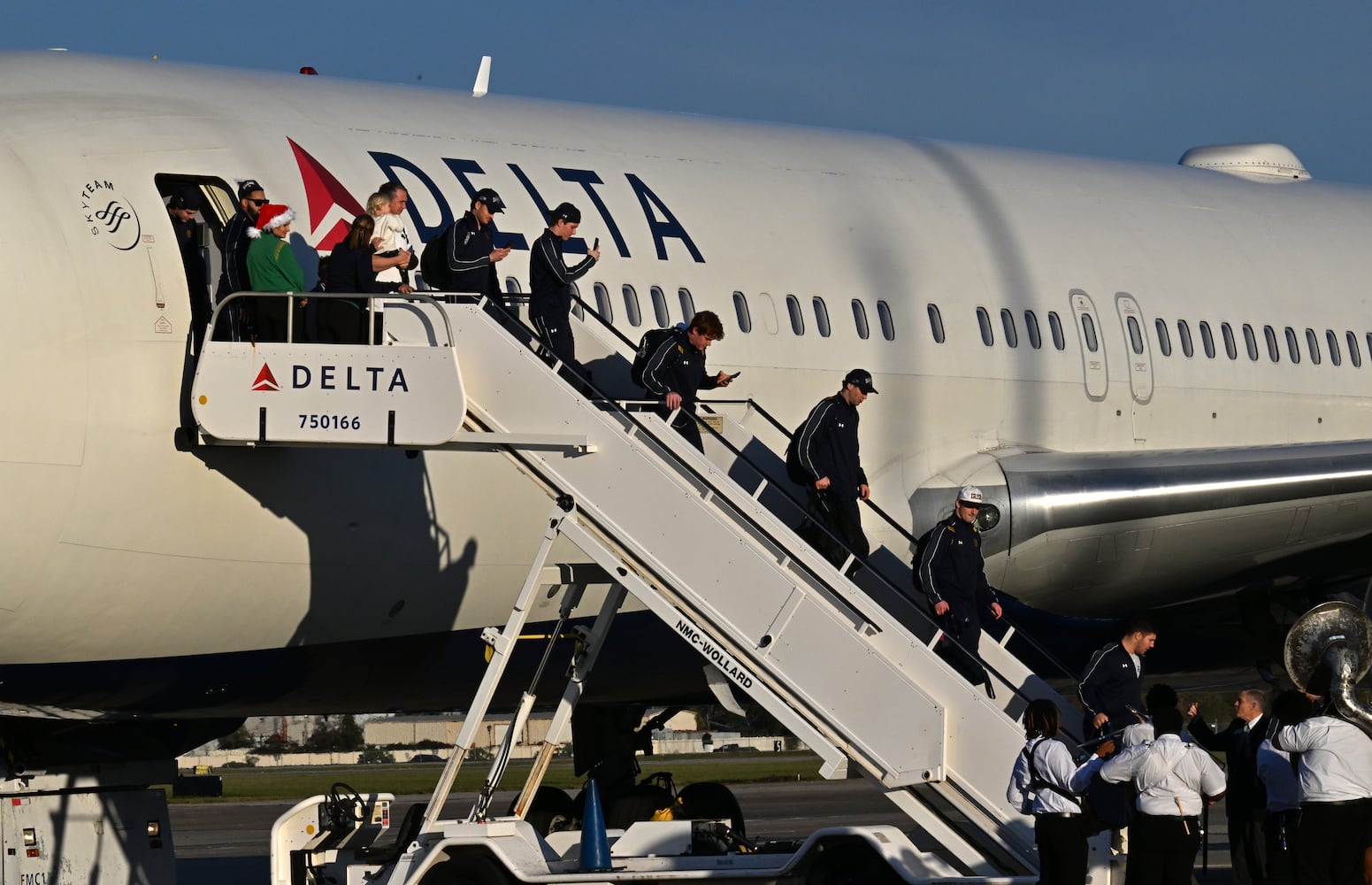 UGA & Notre Dame team arrival ahead of Sugar Bowl