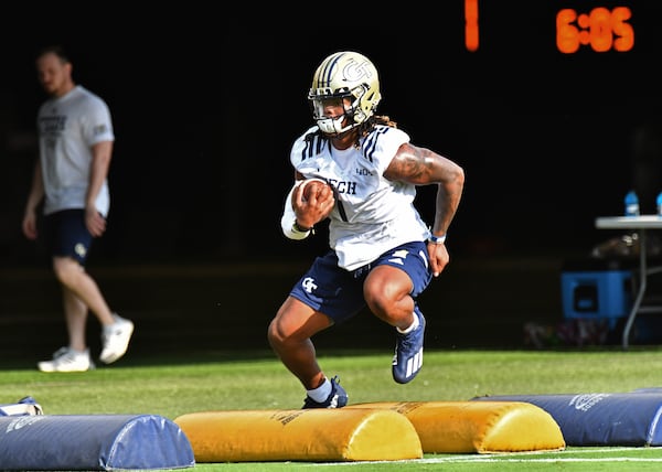 Georgia Tech running back Jahmyr Gibbs runs a drill during a football practice at Rose Bowl Field on Friday, Aug. 6, 2021, in Atlanta. (Hyosub Shin / Hyosub.Shin@ajc.com)