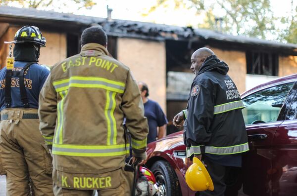 Officials investigated an apartment fire that left one person dead Tuesday in East Point. JOHN SPINK / JSPINK@AJC.COM