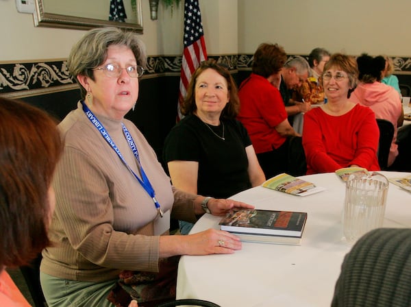 Writer Jaclyn Weldon White (L) speaks to a group of readers at the 2007 Gwinnett Reading Festival.   TAMI CHAPPELL/Special