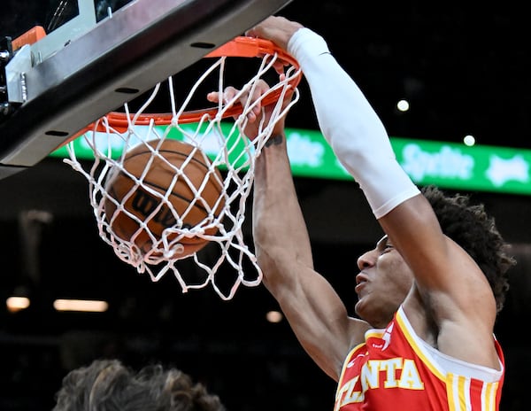 Atlanta Hawks forward Jalen Johnson (1) dunks over Oklahoma City Thunder guard Josh Giddey (3) during the first half in an NBA basketball game at State Farm Arena, Wednesday, December 3, 2024, in Atlanta. (Hyosub Shin / Hyosub.Shin@ajc.com)