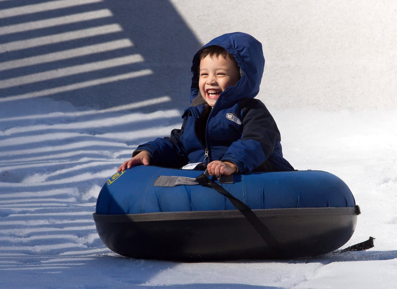 Photos: Playing in snow at Stone Mountain Park