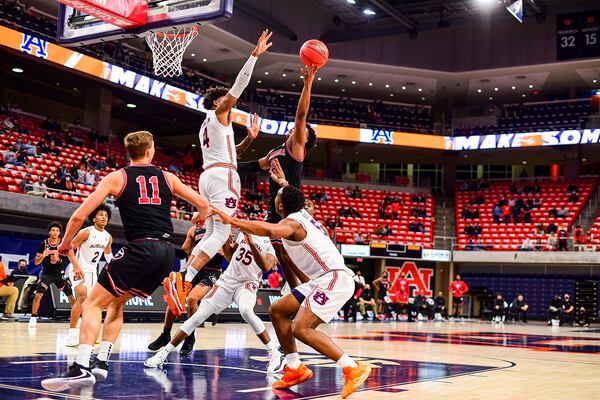 Georgia Bulldogs guard Sahvir Wheeler (2) goes up for a shot as he is defended by Auburn Tigers forward Javon Frankin (4) Tuesday, Feb. 2, 20201, at Auburn Arena in Auburn. Georgia won 91-86. (Shanna Lockwood/AU Athletics)