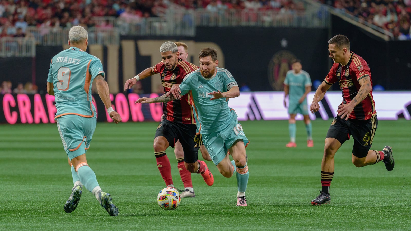 Inter Miami forward Lionel Messi (10) dribbles the ball during the first half of an MLS soccer match against Atlanta United, Saturday, Nov. 2, 2024, in Atlanta. (AP Photo/Jason Allen)