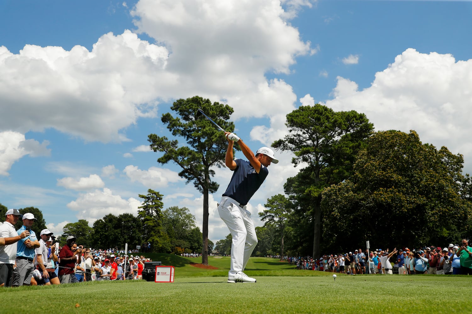 Photos: The second round of the Tour Championship