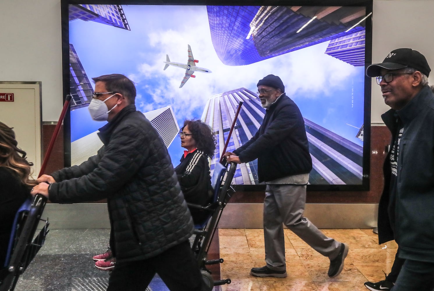  Air Travelers filled Hartsfield-Jackson International Airport Friday, Nov. 17, 2023, as the busy holiday period comes as the airport is in the midst of an array of construction projects that have caused disruptions for travelers.  (John Spink / John.Spink@ajc.com)

