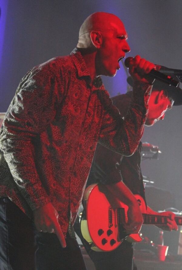  Singer Garrett and guitarist Jim Moginie. Photo: Melissa Ruggieri/AJC