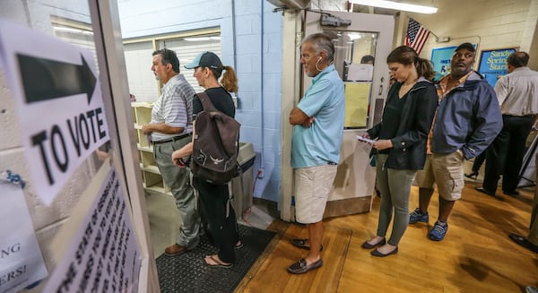 Voters line up at a Sandy Springs voting site. JOHN SPINK/JSPINK@AJC.COM.