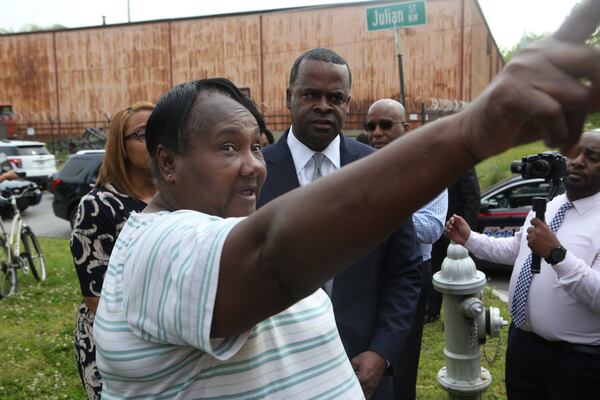 Thelma Bentoan, who has lived in English Avenue near the new Mercedes-Benz Stadium since 1985, talks to Atlanta Mayor Kasim Reed about an anti-displacement fund to help protect homeowners from rising property taxes near the new Falcons stadium. April 12, 2017. (HENRY TAYLOR / HENRY.TAYLOR@AJC.COM)