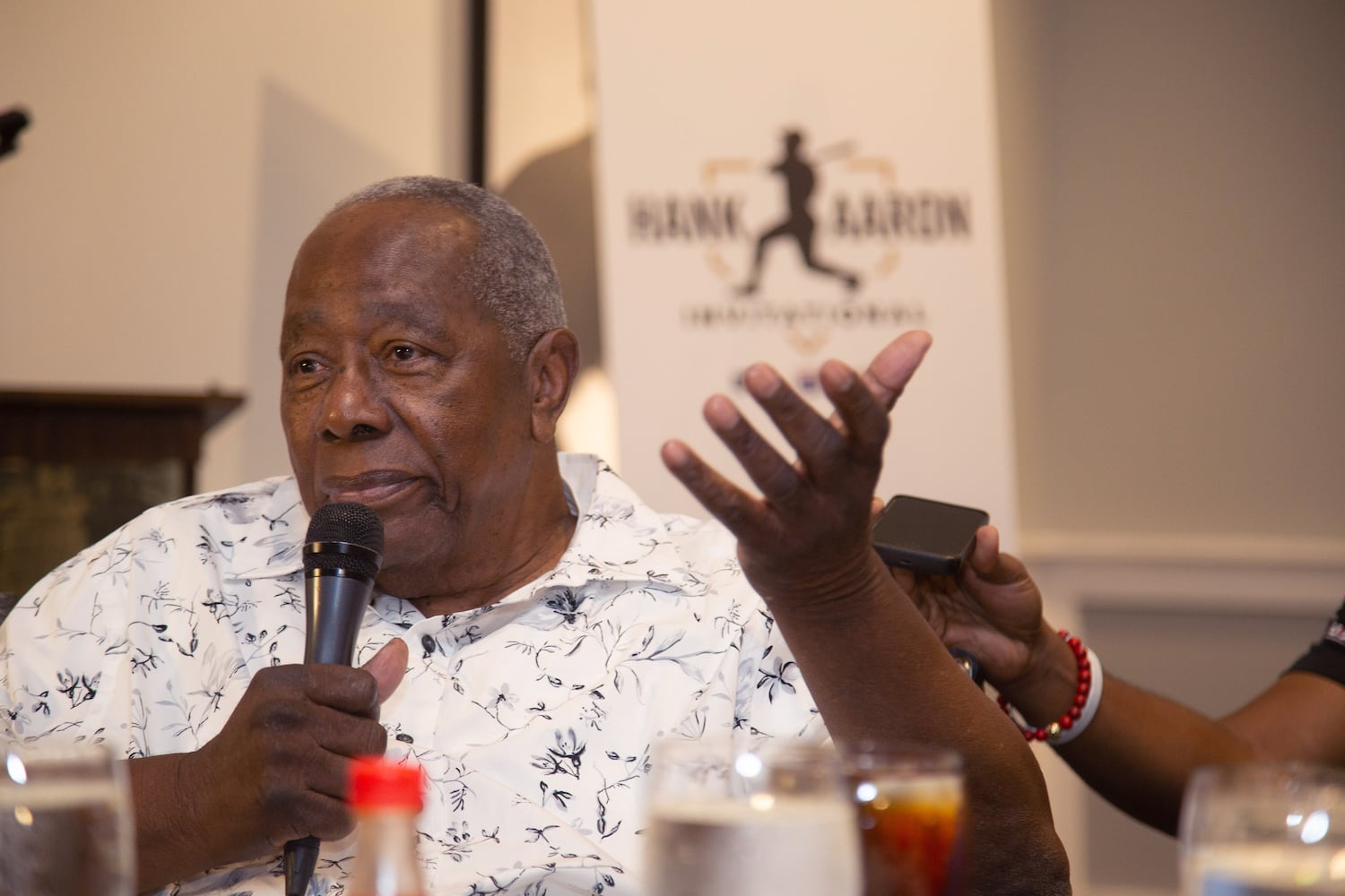 Photos: Hank Aaron shares wisdom, experiences with young athletes