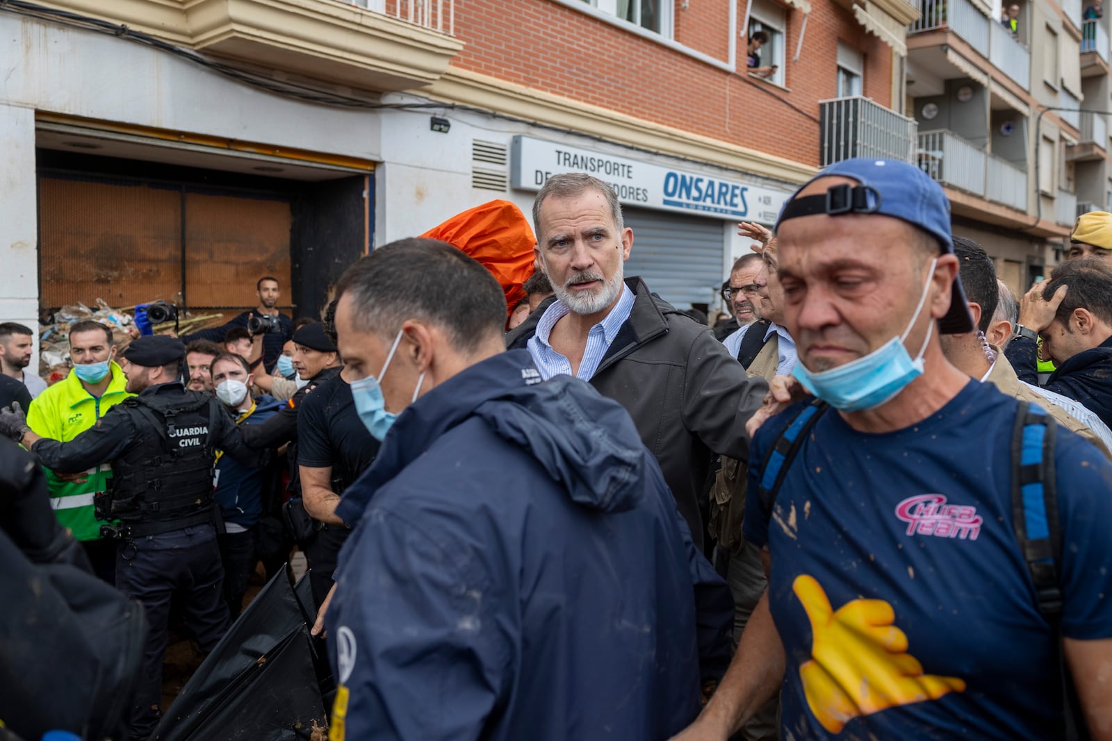 Spain's King Felipe VI, centre, walks amidst angry Spanish flood survivors in Paiporta, near Valencia, Spain, Sunday Nov. 3, 2024. (AP Photo/David Melero)