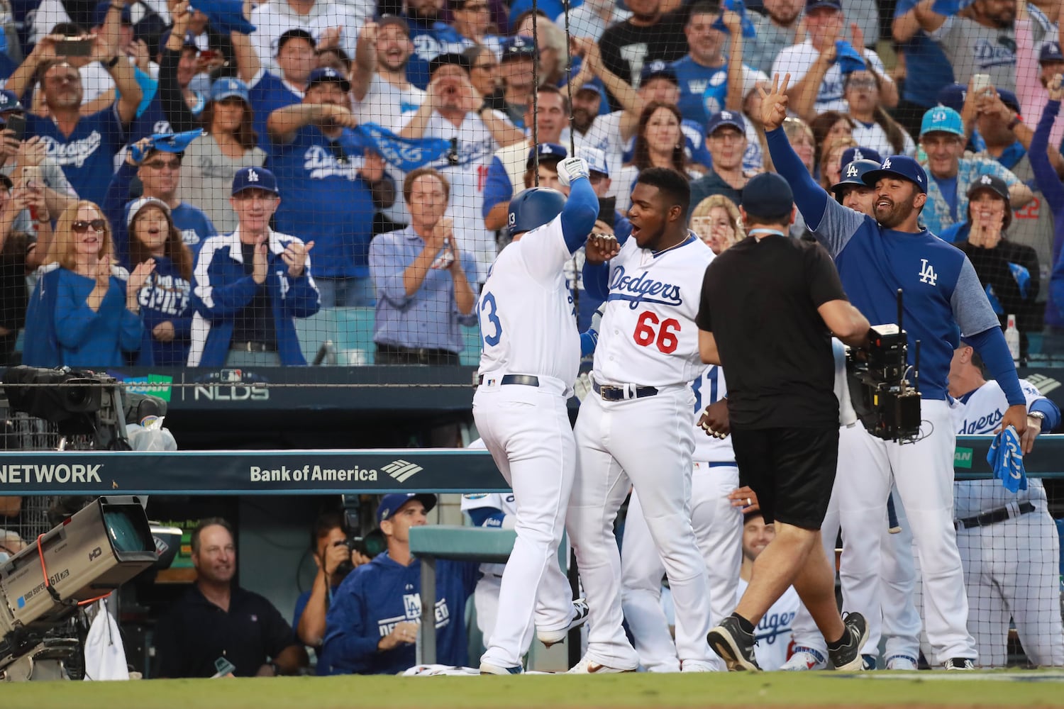 Photos: Braves fall behind Dodgers in playoffs opener