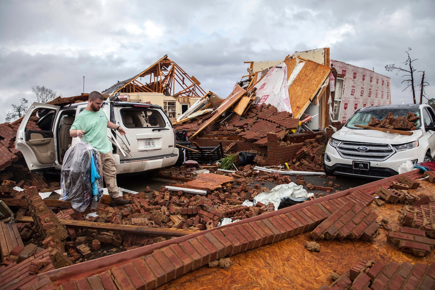 Strong storms in Georgia cause deaths, devastation