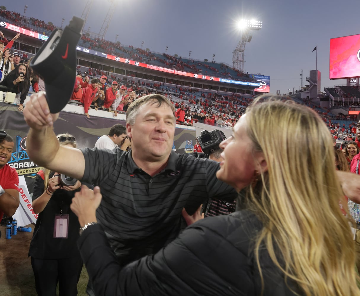 10/30/21 - Jacksonville - Georgia Bulldogs head coach Kirby Smart hugs his wife, Mary Beth, after the annual NCCA  Georgia vs Florida game at TIAA Bank Field in Jacksonville. Georgia won 34-7.  Bob Andres / bandres@ajc.com