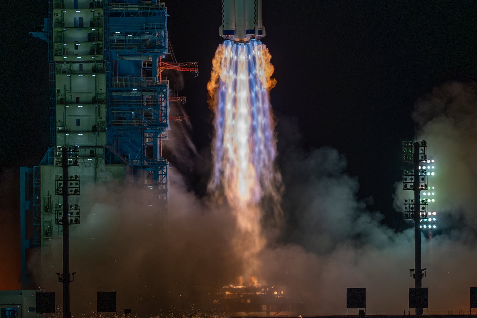 A a Long March rocket with a Shenzhou-19 spacecraft atop takes off from the Jiuquan Satellite Launch Center in Jiuquan, northwestern China in the early hours of Wednesday, Oct. 30, 2024. (AP Photo/Ng Han Guan)