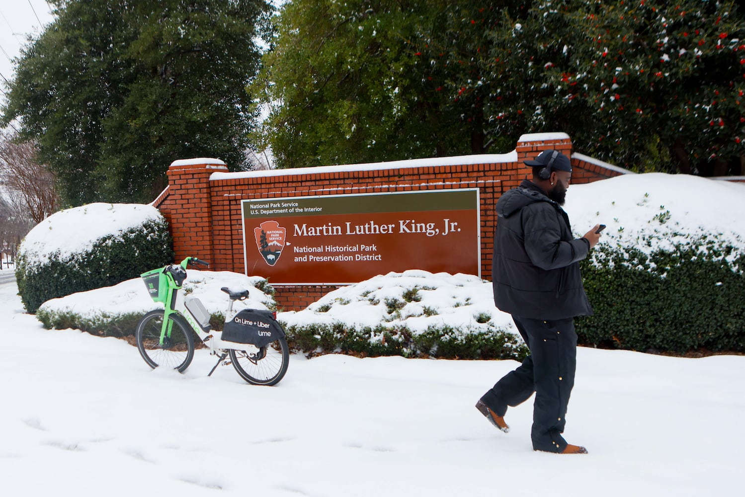 Snow storm hits Atlanta