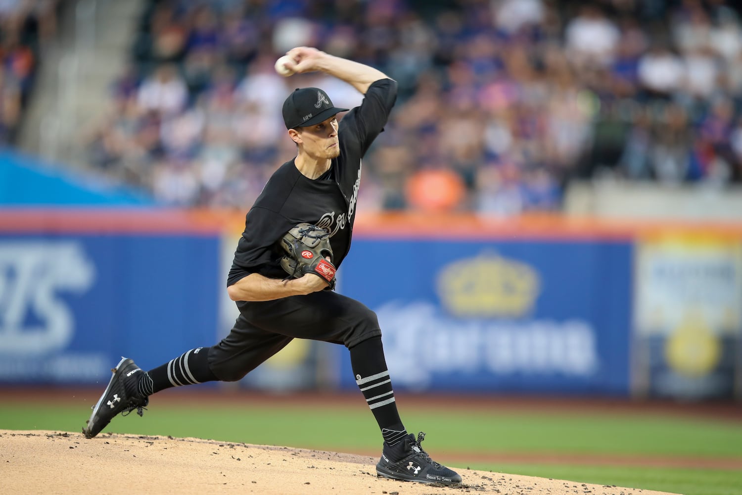 Photos: Braves have winning look in black uniforms