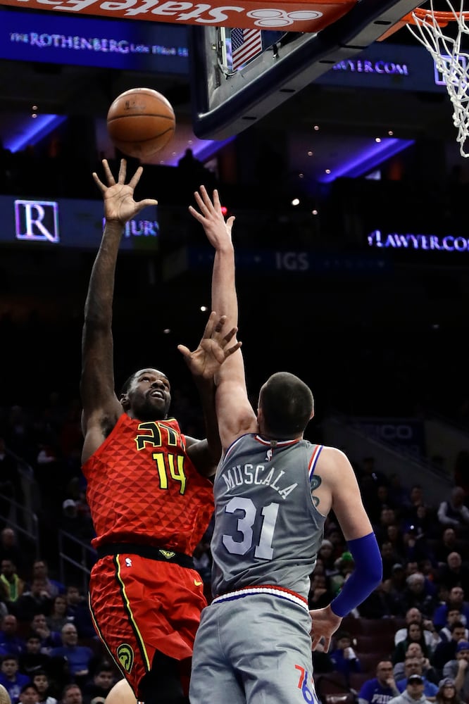 Photos: Hawks surprise the 76ers