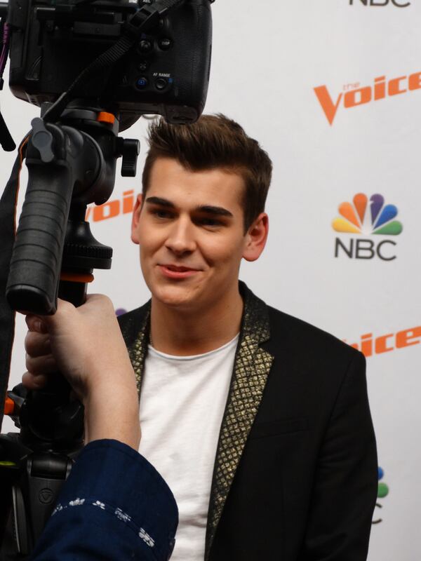 Zach Seabaugh doing media after the semifinals of "The Voice" at Universal Studios in Los Angeles. CREDIT: Rodney Ho/ rho@ajc.com