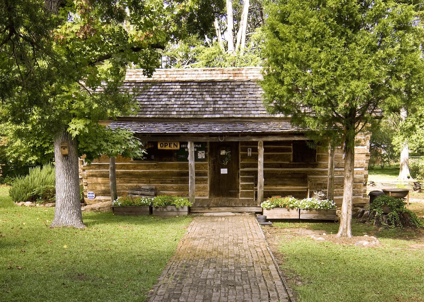 Former slave cabins: Uncle Remus Museum