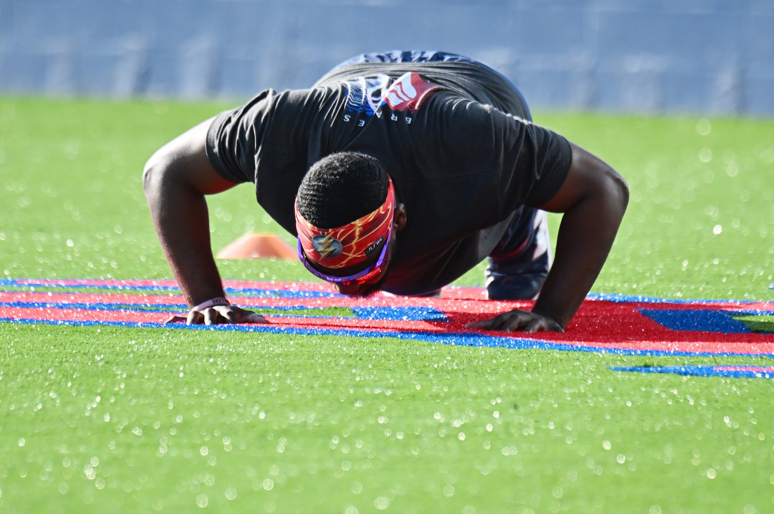 Braves pitchers and catchers report