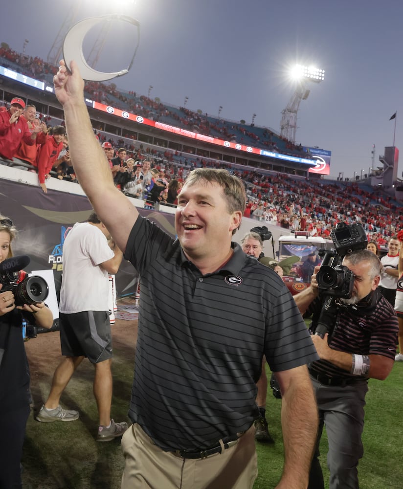 10/30/21 - Jacksonville - Georgia Bulldogs head coach Kirby Smart tips his hat to fans after the annual NCCA  Georgia vs Florida game at TIAA Bank Field in Jacksonville. Georgia won 34-7.  Bob Andres / bandres@ajc.com