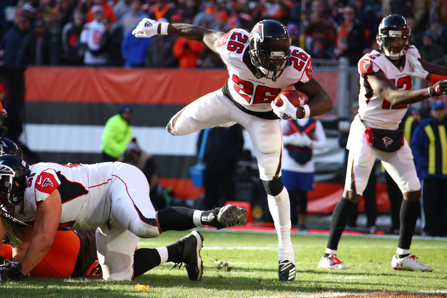 Photos: Falcons fall in ugly loss to Browns