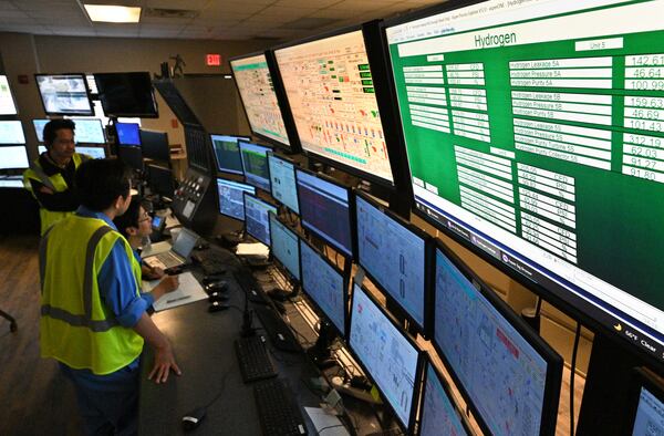 A group of engineers from Mitsubishi Power monitor a test where hydrogen was burned using existing infrastructure at Georgia Power’s Plant McDonough-Atkinson on Wednesday, June 8, 2022. (Hyosub Shin / Hyosub.Shin@ajc.com)