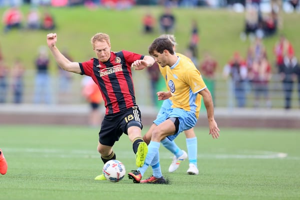 FEBRUARY 11, 2017 CHATTANOOGA TN Midfielder Jeff Larentowicz (18) try to pass a Chattanoga defender.