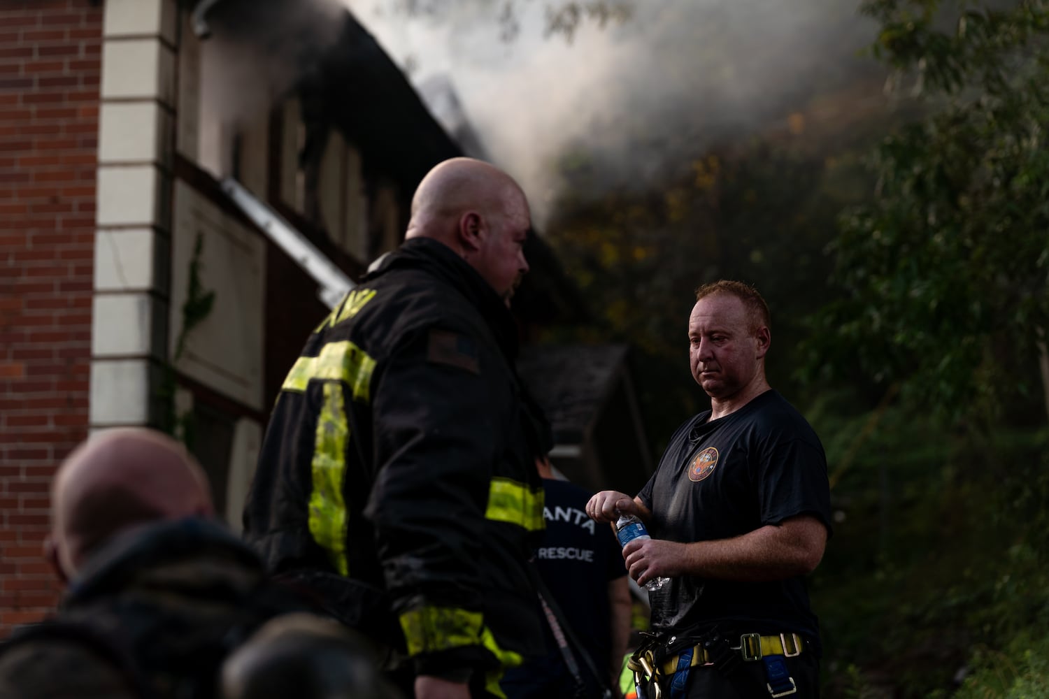 A large fire broke out in a vacant apartment building along Neal Place in northwest Atlanta on Monday morning.