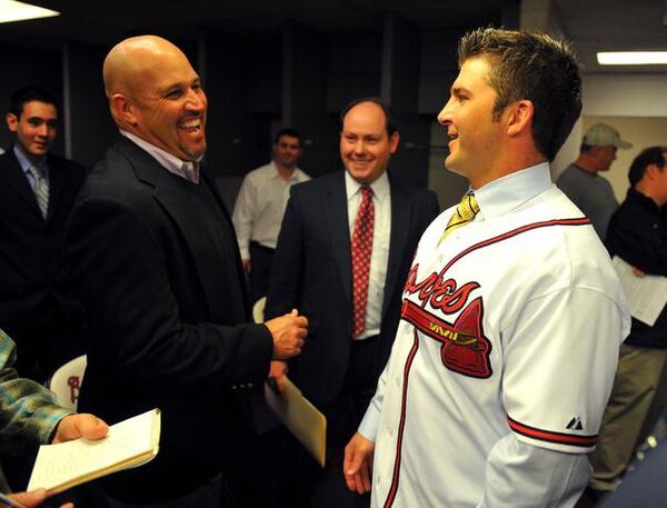 Fredi Gonzalez and Dan Uggla on a happier day. (Brant Sanderlin/AJC)