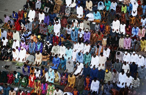 NEW YORK, NY - JUNE 15:  Muslims participate in an outdoor prayer event at Masjid Aqsa-Salam mosque, Manhattan's oldest West African mosque, to mark the end of Ramadan on June 15, 2018 in New York City. The annual event in Harlem attracts hundreds of worshippers for the Eid Al-Fitr prayer event in front of the mosque. Around the world Muslims are marking the end of Ramadan, the holy month of fasting, with feats, prayer and family gatherings.  (Photo by Spencer Platt/Getty Images)