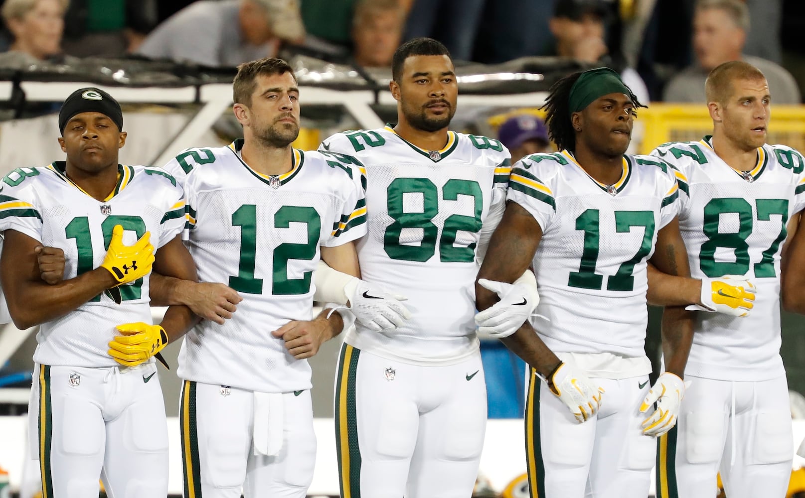 How  Packers, Bears handled national anthem