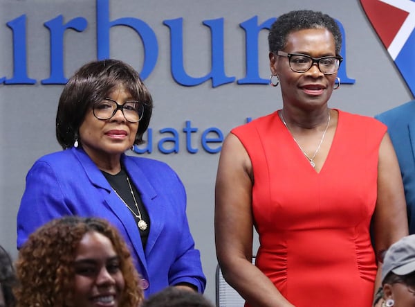 Fairburn Mayor Elizabeth Carr-Hurst (right) watches over a park and recreation award presentation during the City Council work session and council meeting on Monday, Aug. 12, 2019, in Fairburn. CURTIS COMPTON/CCOMPTON@AJC.COM